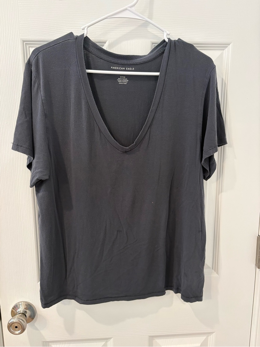 American Eagle Outfitters Women's Dark Gray V-Neck Tee